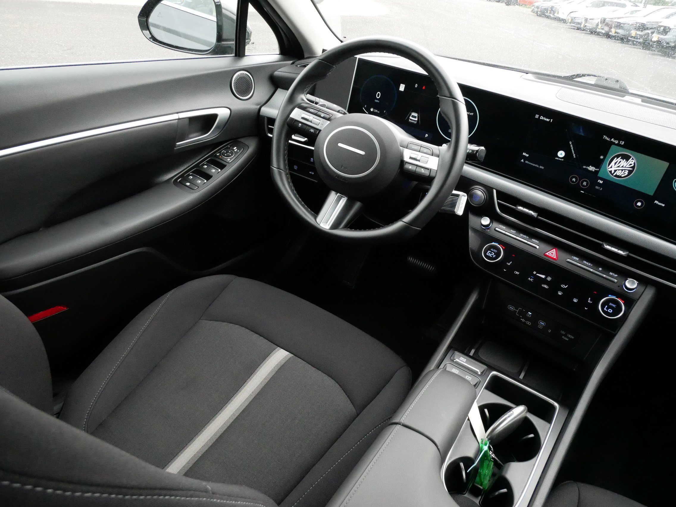 Used 2024 Hyundai Sonata SEL w/ Convenience Package FWD image 9
