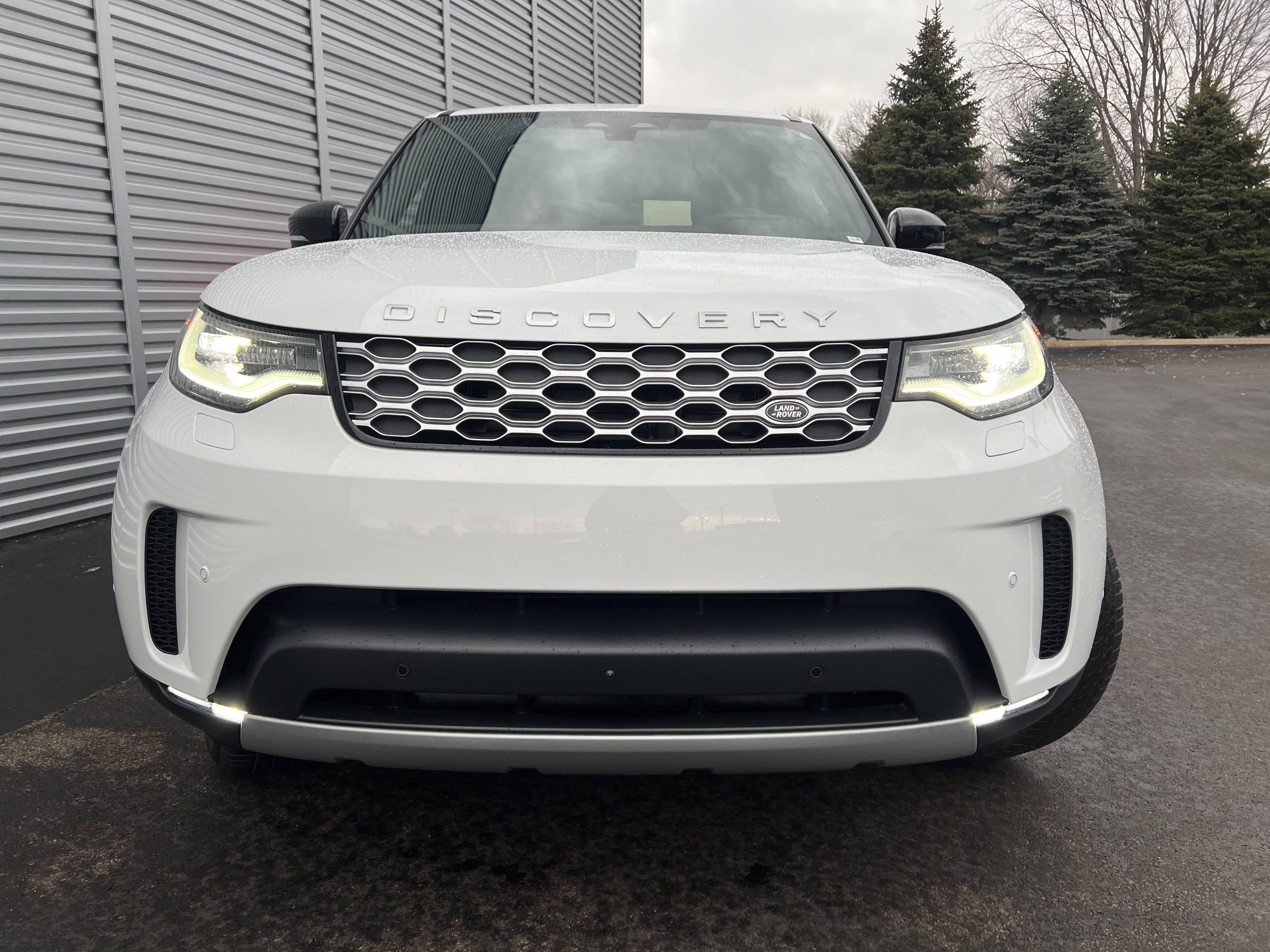 New 2026 Land Rover Discovery S image 4