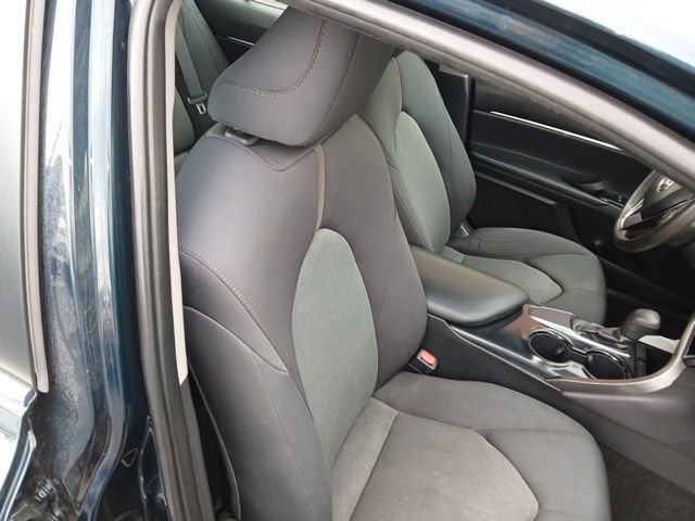 Used 2018 Toyota Camry LE FWD image 19