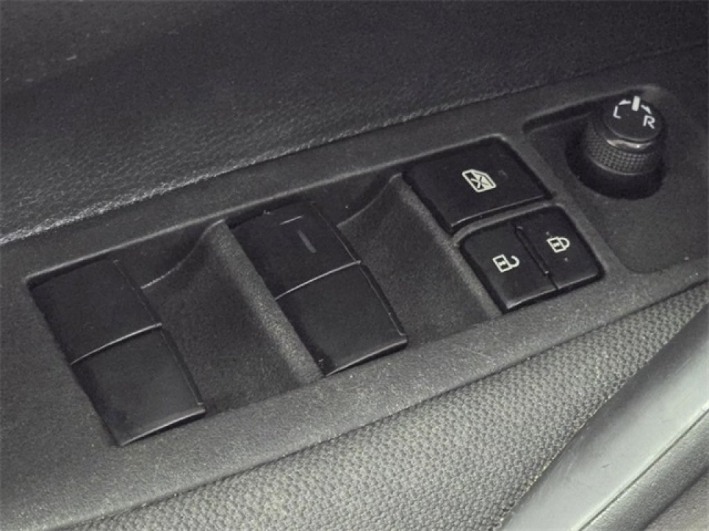 Used 2022 Toyota Corolla LE image 21