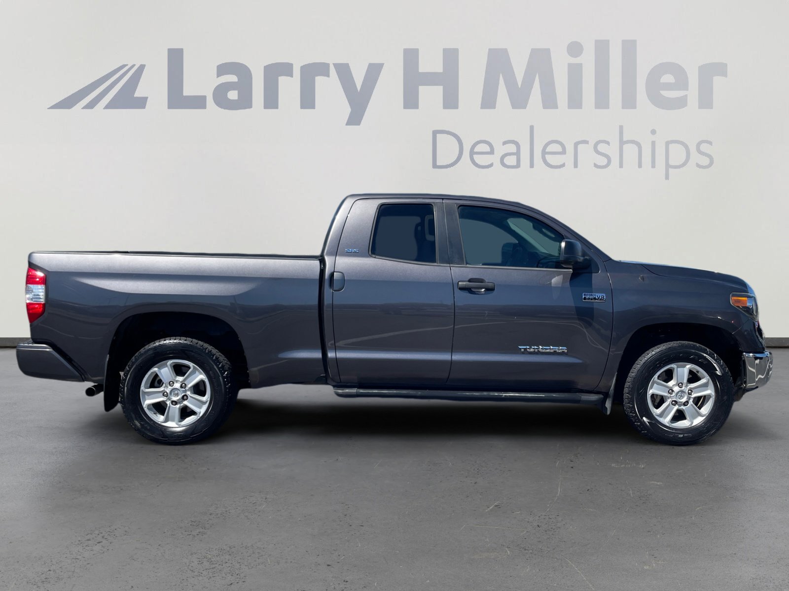 Used 2019 Toyota Tundra SR5 w/ SR5 Convenience Package image 6