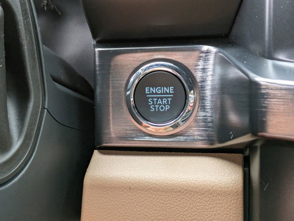 New 2026 Ford F250 Lariat w/ Black Appearance Package image 36