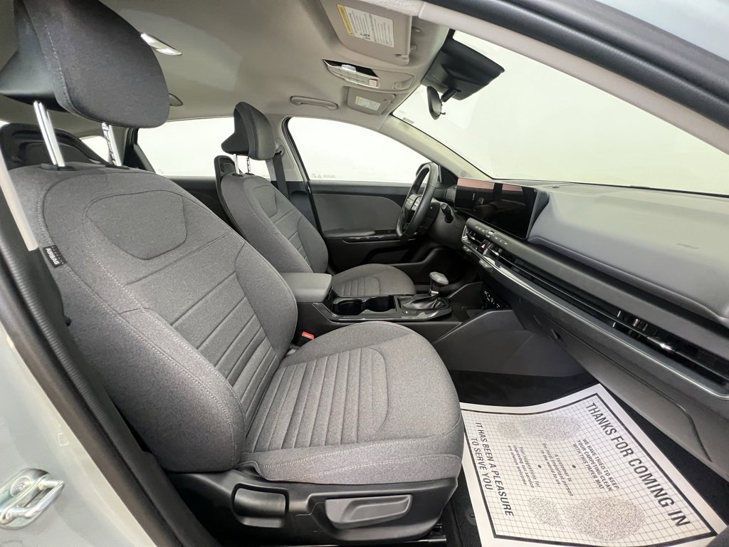 Used 2025 Kia K4 EX image 9