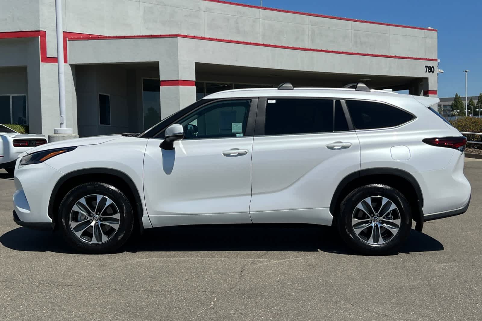 Used 2026 Toyota Highlander XLE AWD/4WD image 9