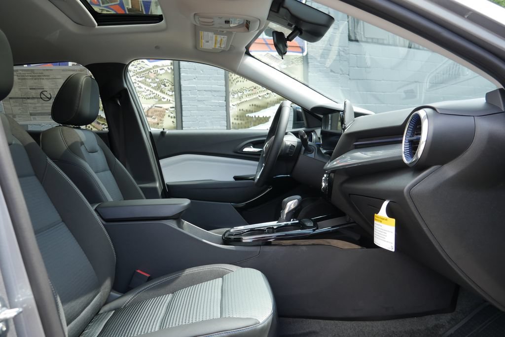 New 2026 Chevrolet Trax LT w/ Sunroof Package FWD image 9