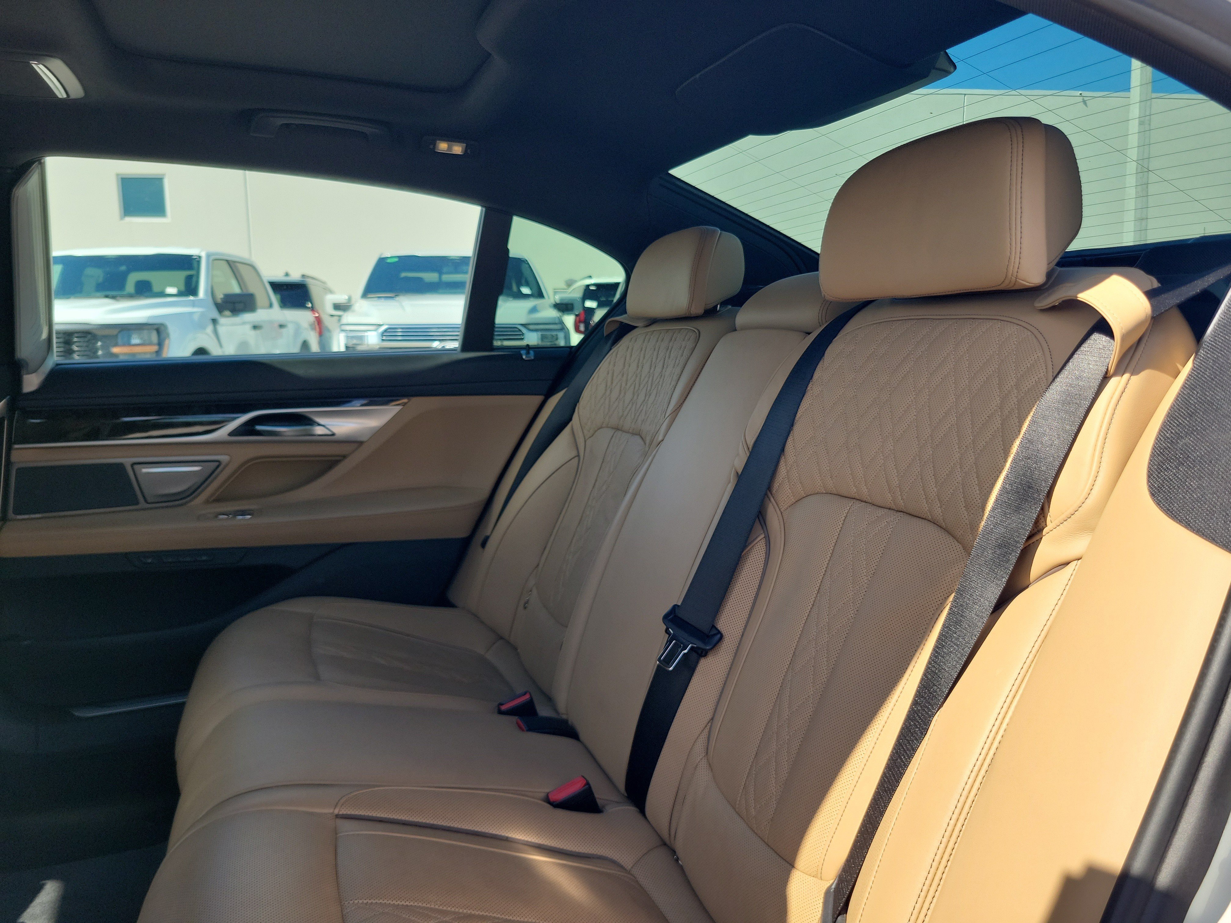 Used 2021 BMW 750i xDrive w/ Luxury Rear Seating Package AWD/4WD image 14