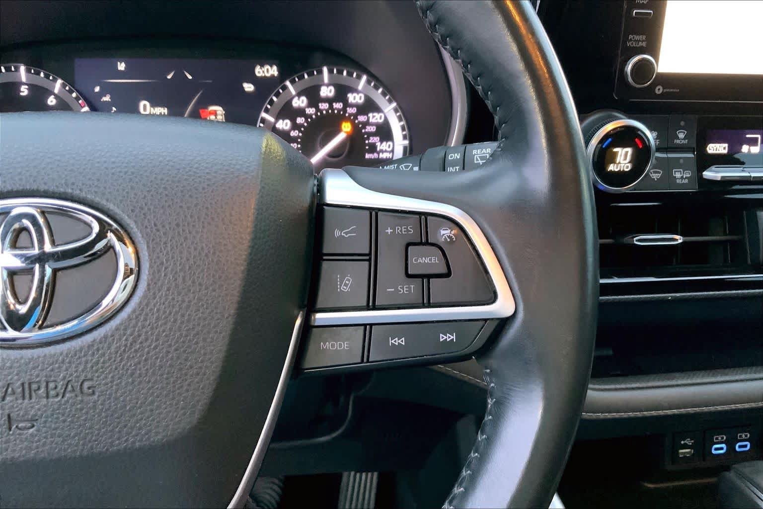 Used 2022 Toyota Highlander XSE FWD image 46