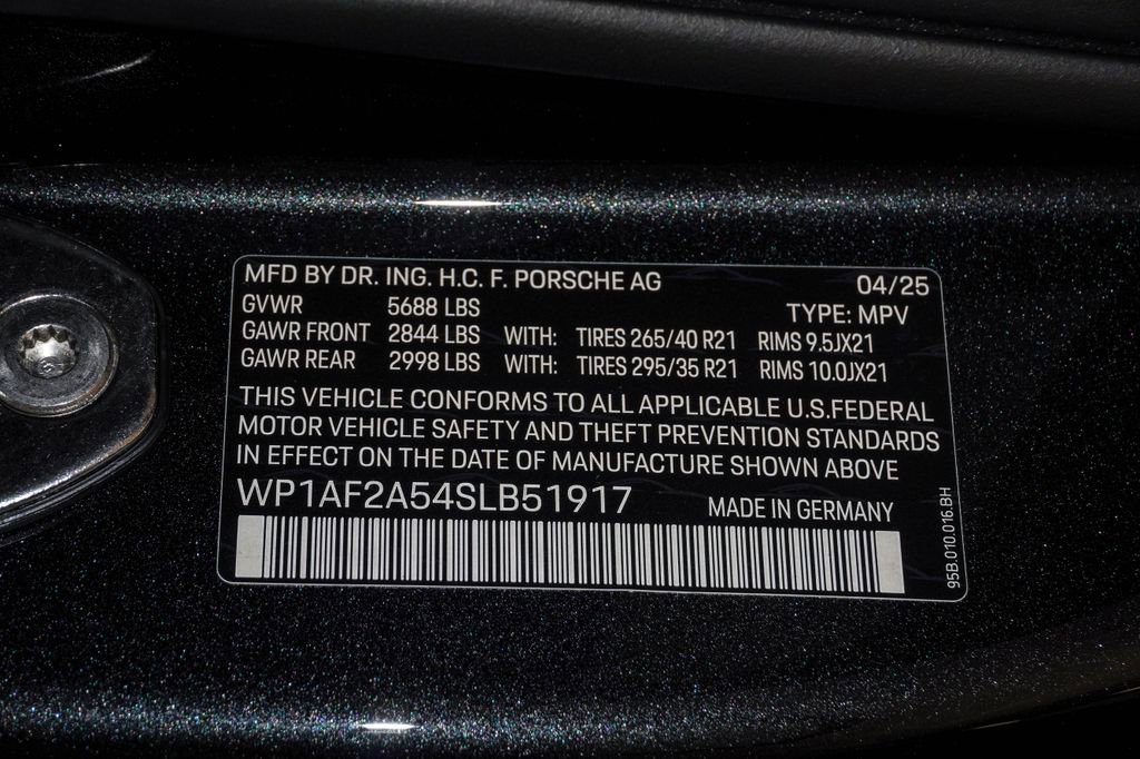 Certified 2025 Porsche Macan GTS image 30