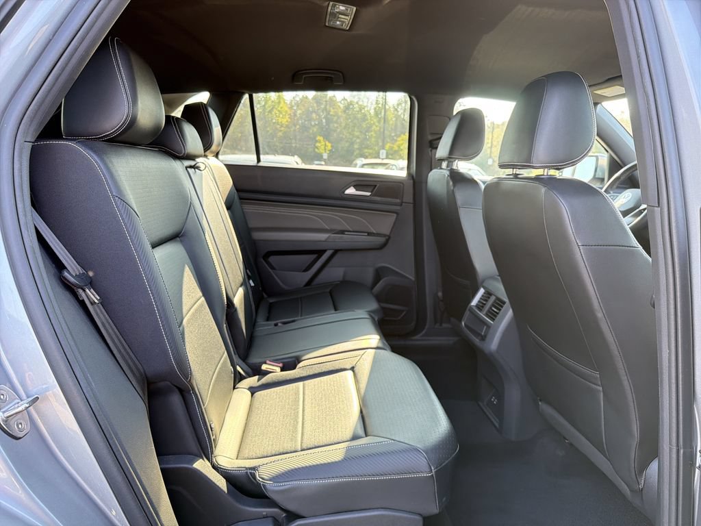 Used 2023 Volkswagen Atlas Cross Sport SE FWD image 16