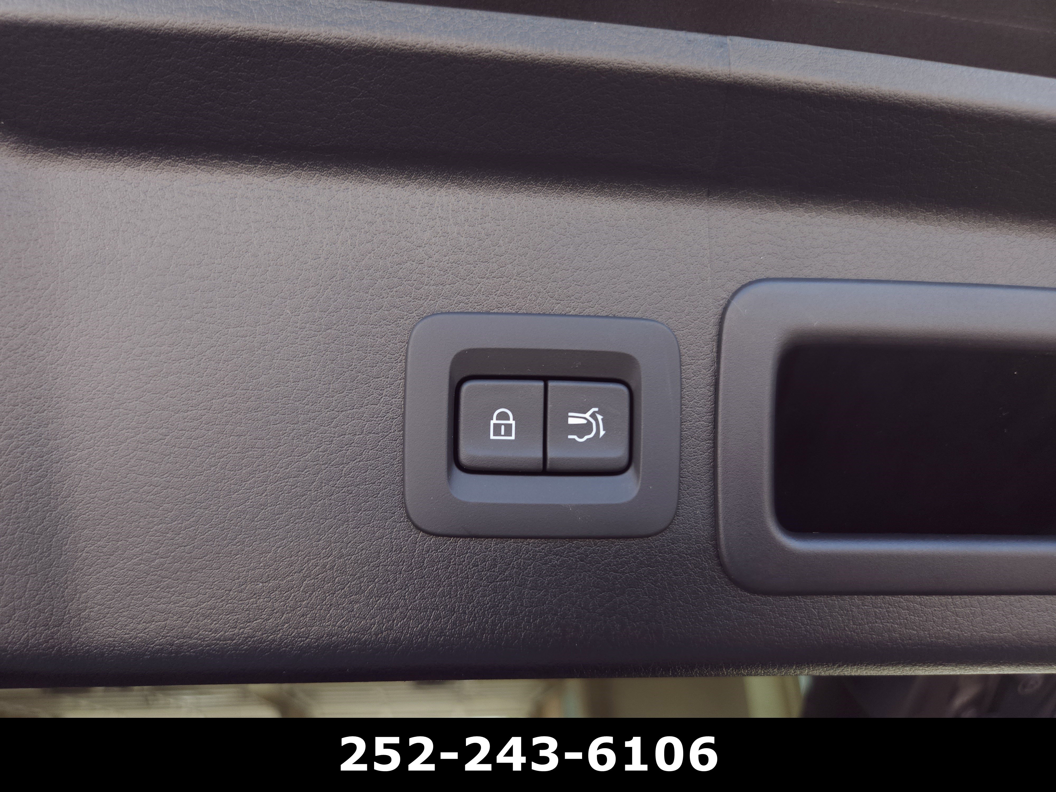Used 2025 MAZDA CX-30 AWD 2.5 S w/ Premium Package image 34
