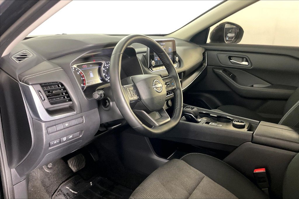 Used 2026 Nissan Rogue SV AWD/4WD image 16