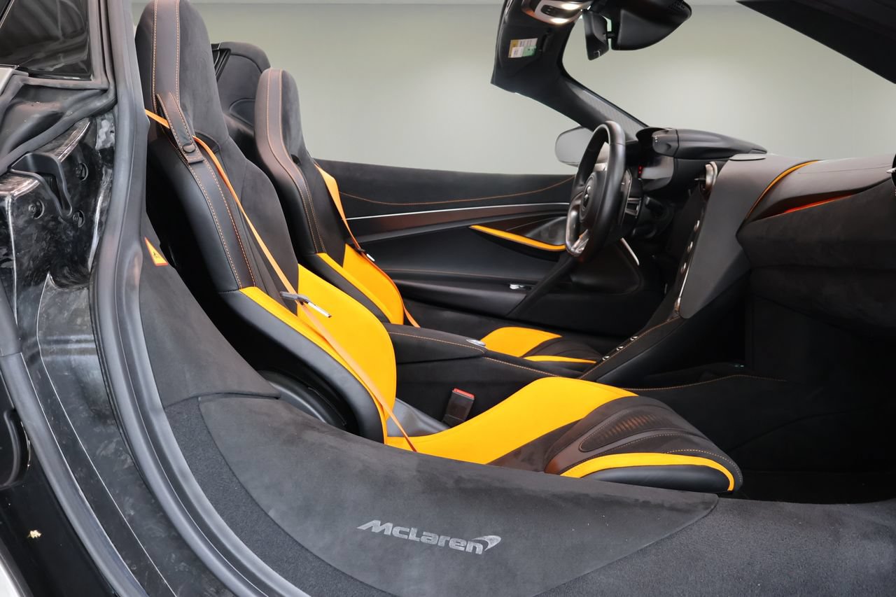 Used 2025 McLaren 750S Spider RWD image 17