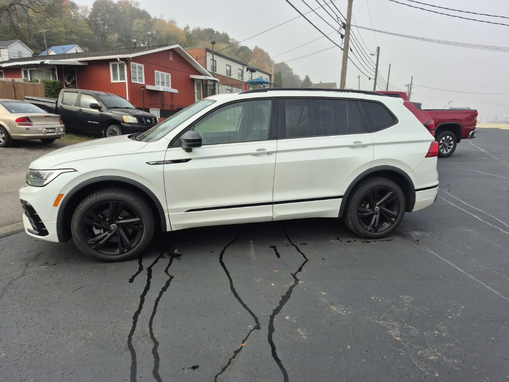 Used 2024 Volkswagen Tiguan SE R-Line AWD/4WD image 4