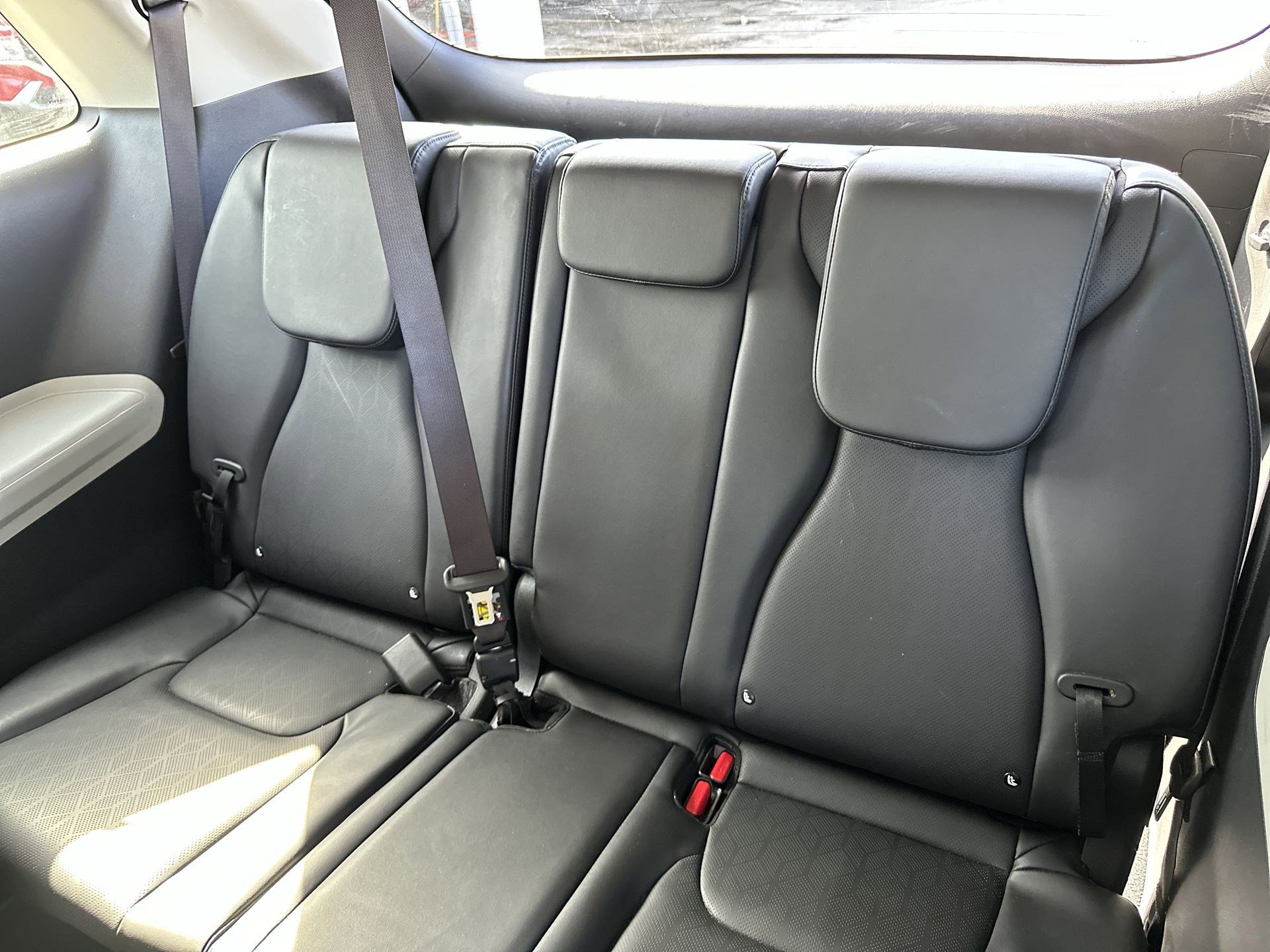 Used 2024 Kia Carnival EX FWD image 24