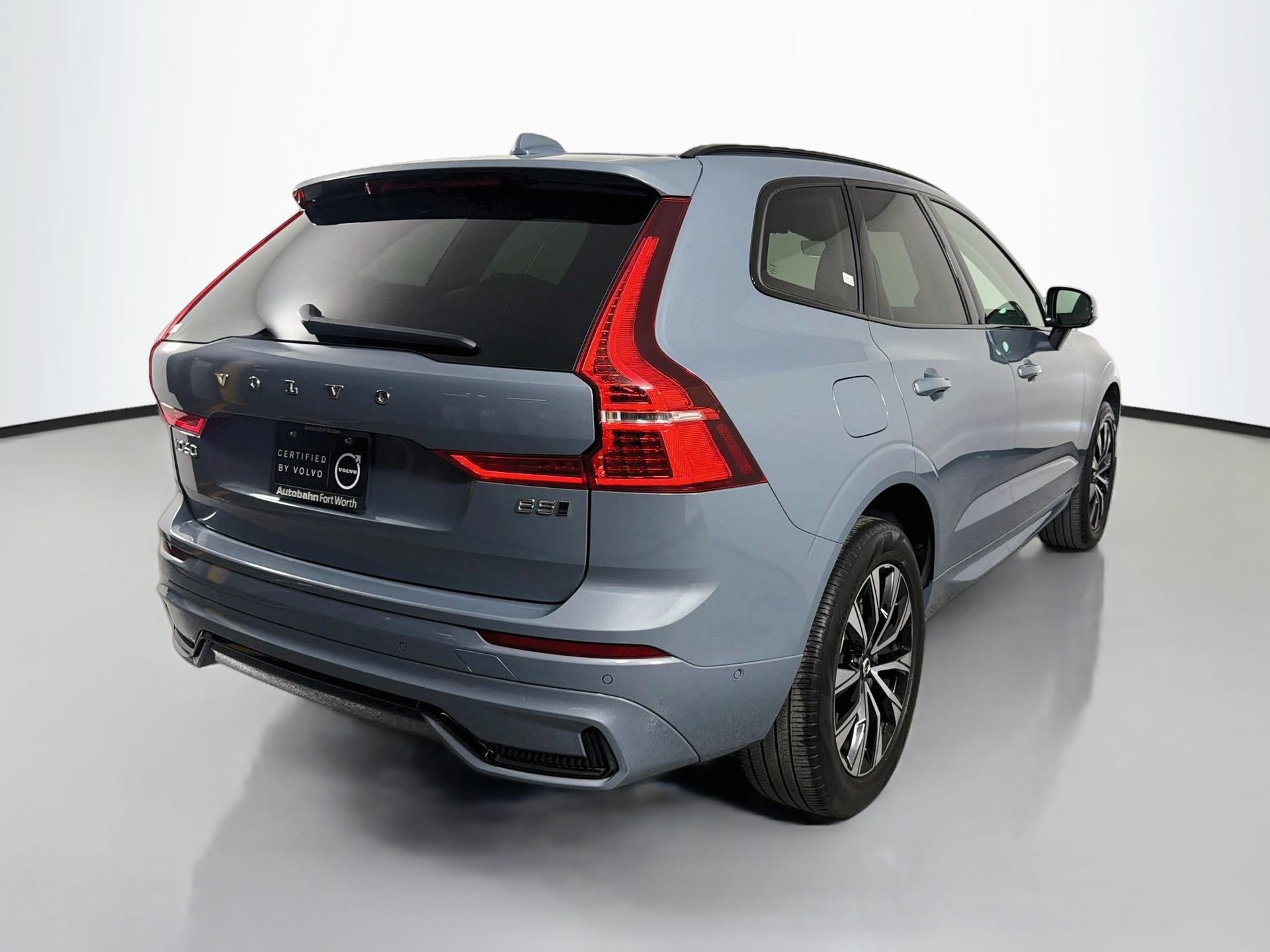 Certified 2024 Volvo XC60 B5 Plus AWD/4WD image 6