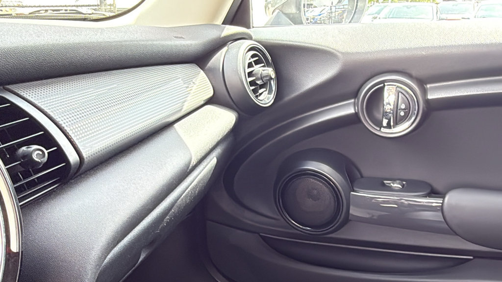 Used 2019 MINI Cooper 2-Door Hardtop w/ Signature Upholstery Package FWD image 34