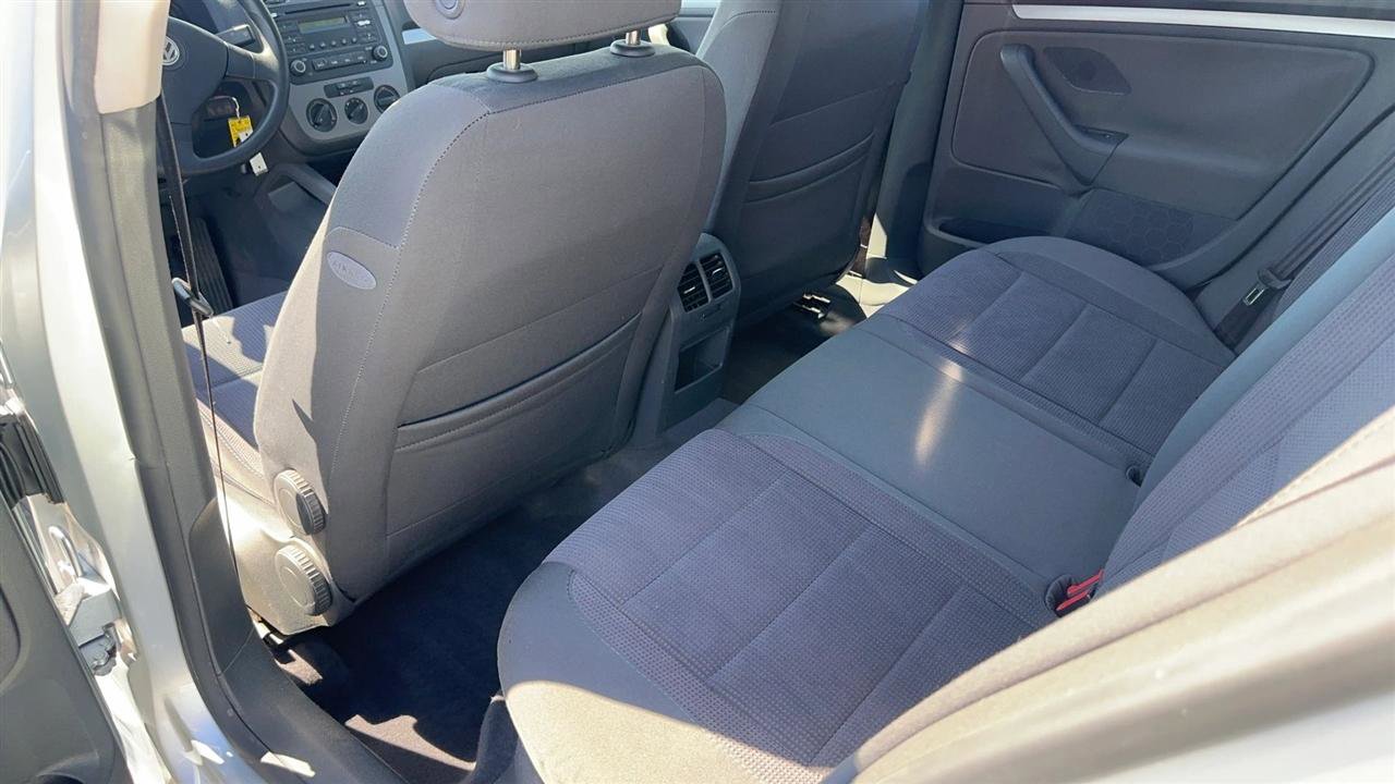 Used 2005 Volkswagen Jetta Value Edition FWD image 23