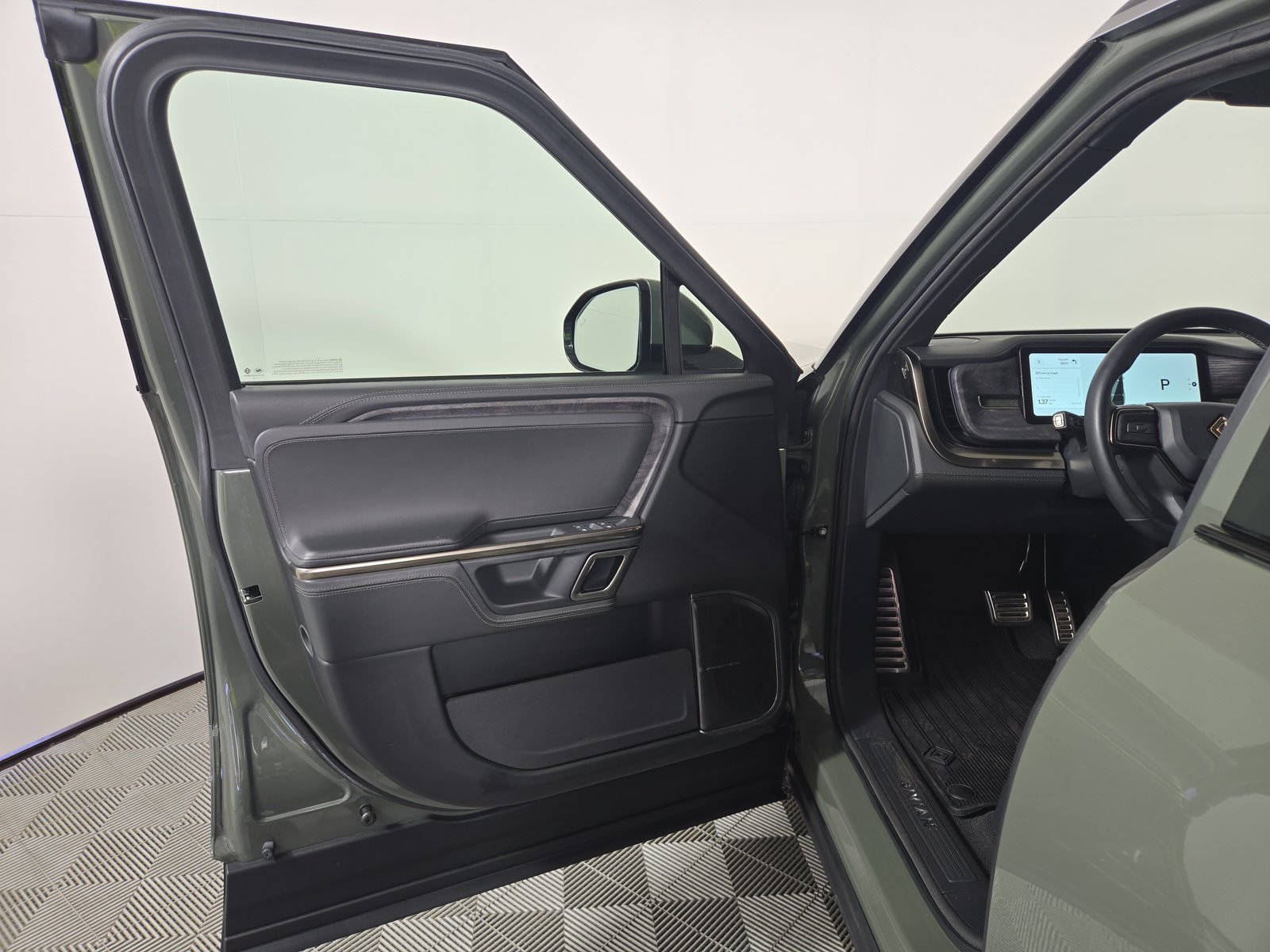 Used 2022 Rivian R1S Launch Edition Quad AWD/4WD image 16