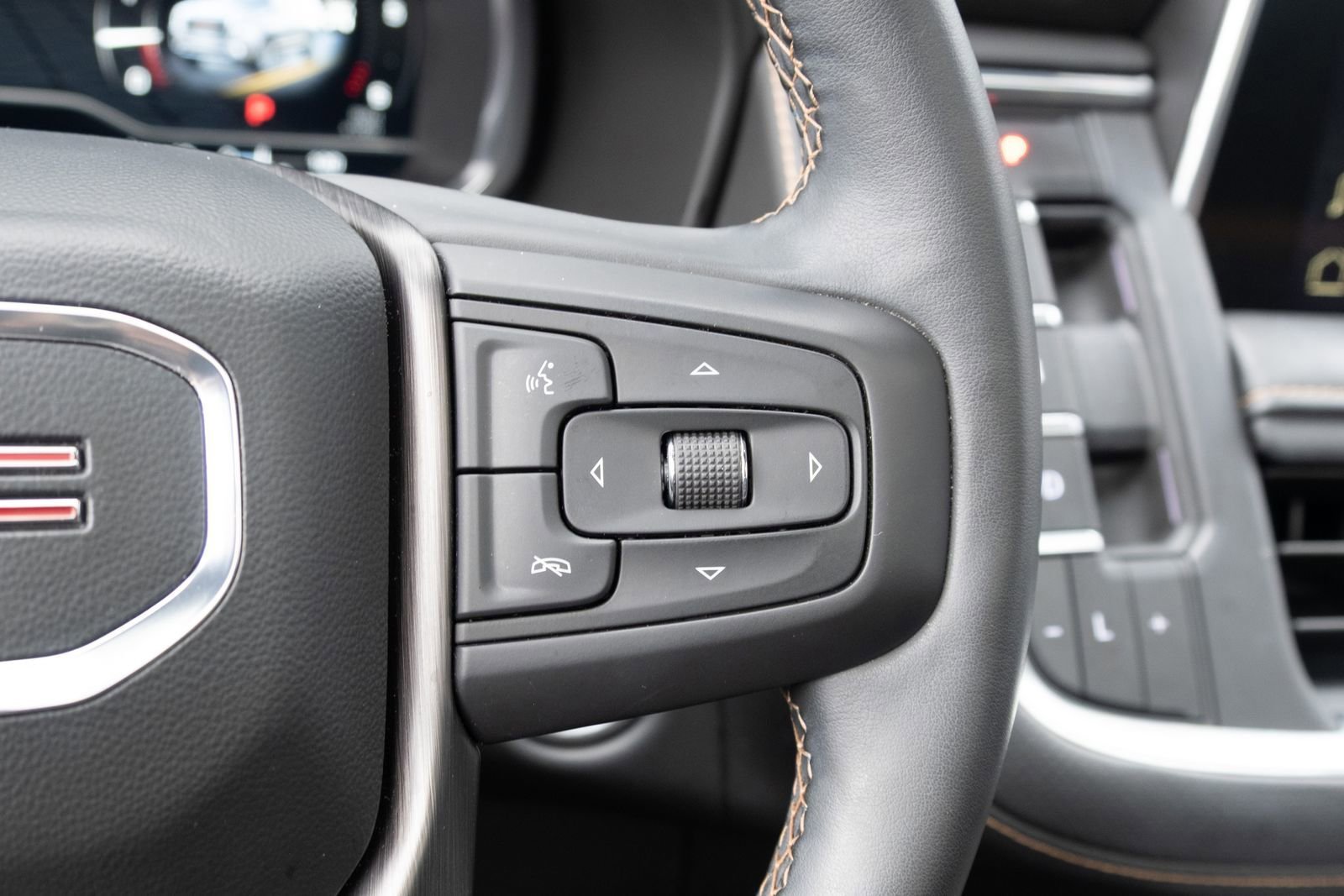 Used 2023 GMC Yukon AT4 w/ AT4 Premium Plus Package image 8