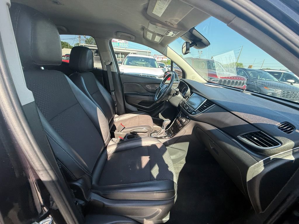 Used 2021 Buick Encore Preferred w/ Safety Package FWD image 23