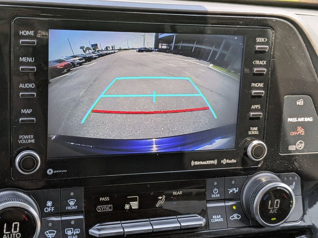 Used 2021 Toyota Highlander XLE FWD image 21