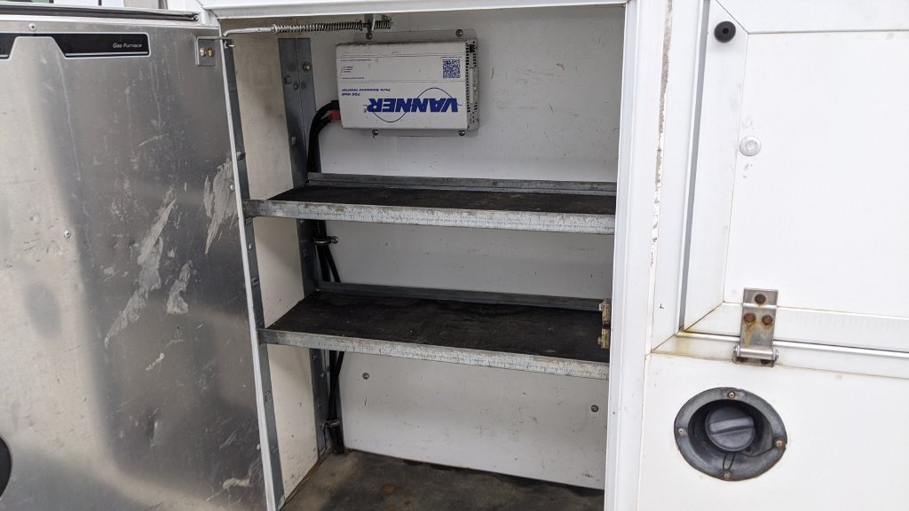 Used 2019 Chevrolet Express 3500 w/ Power Convenience Package RWD image 4