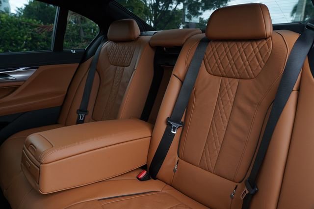 Used 2022 BMW 740i w/ M Sport Package RWD image 13