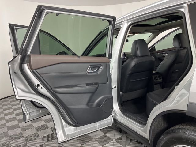 Used 2021 Nissan Rogue SV w/ Premium Package image 42