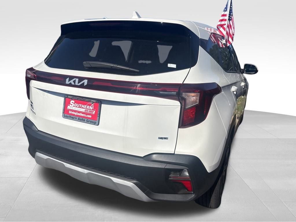 Certified 2025 Kia Seltos LX image 12