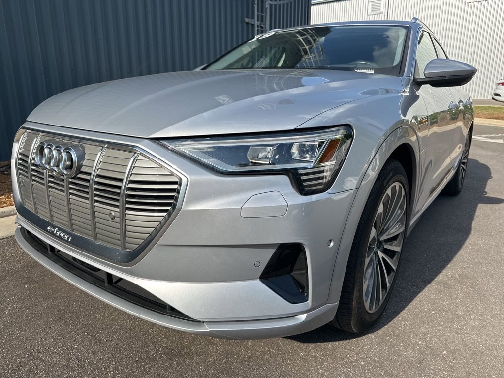 Used 2019 Audi e-tron Prestige w/ Prestige Package AWD/4WD image 9