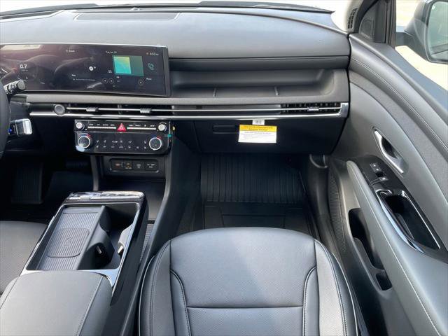 Used 2025 Hyundai Tucson Limited AWD/4WD image 17