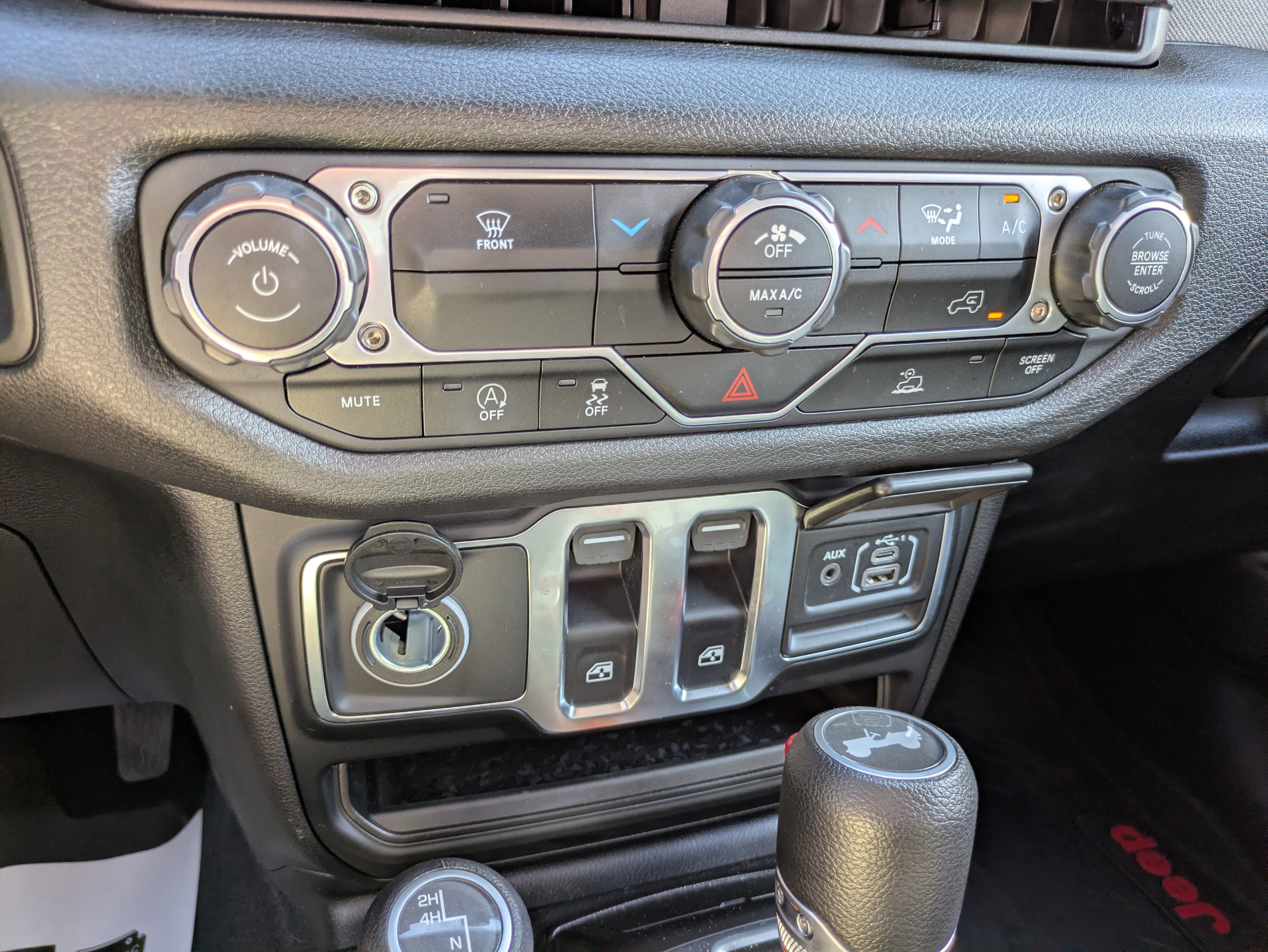 Used 2025 Jeep Wrangler Sport AWD/4WD image 16