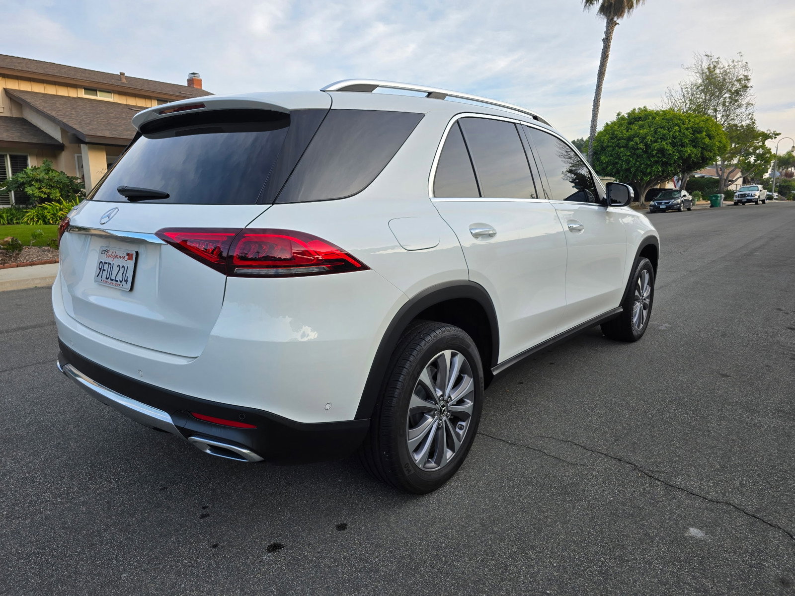 Used 2023 Mercedes-Benz GLE 350 w/ Premium Package image 7