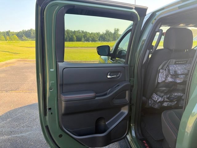 Used 2025 Nissan Frontier PRO-4X AWD/4WD image 6