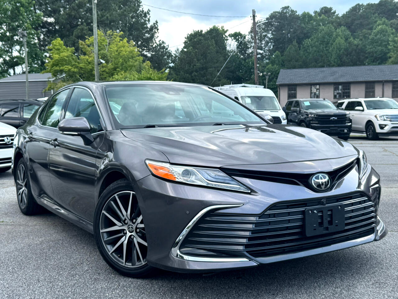 Used 2022 Toyota Camry XLE image 1