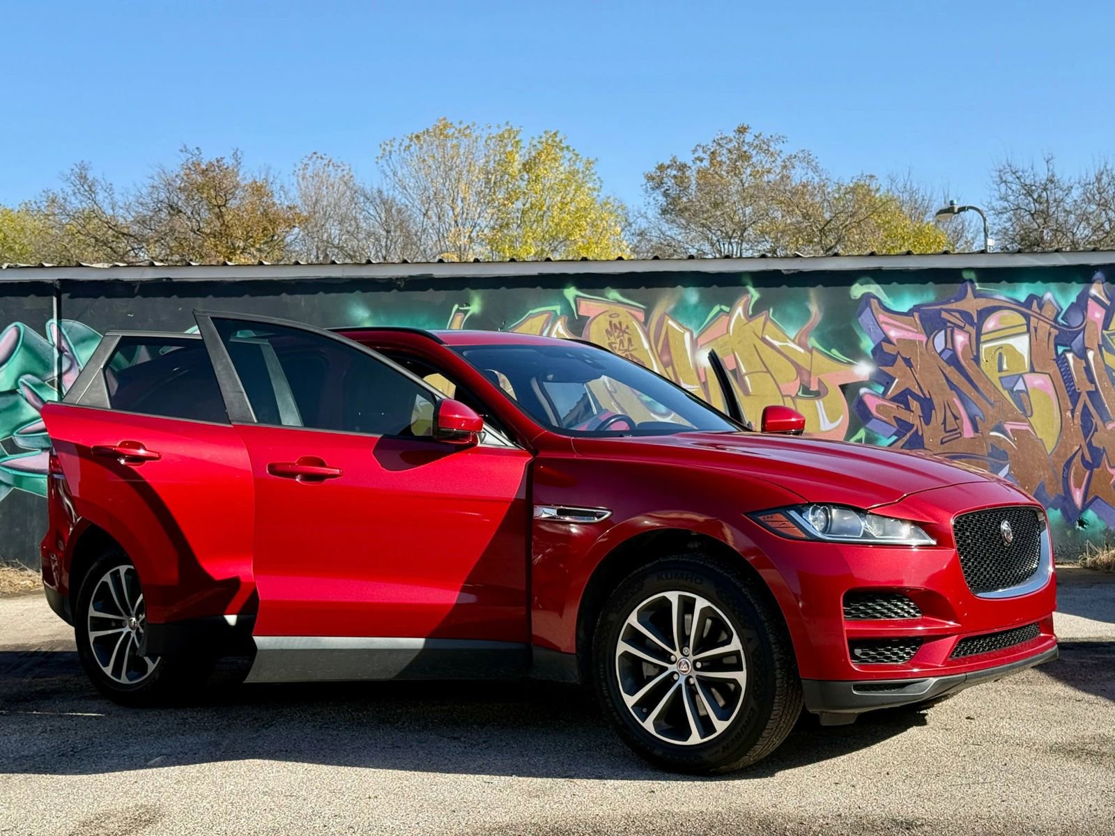 Used 2018 Jaguar F-PACE Premium image 17