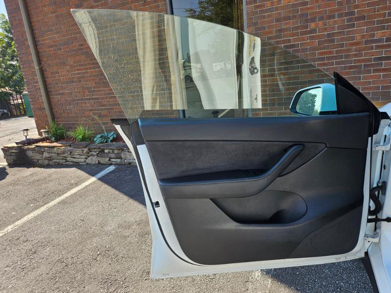 Used 2022 Tesla Model Y Long Range AWD/4WD image 35