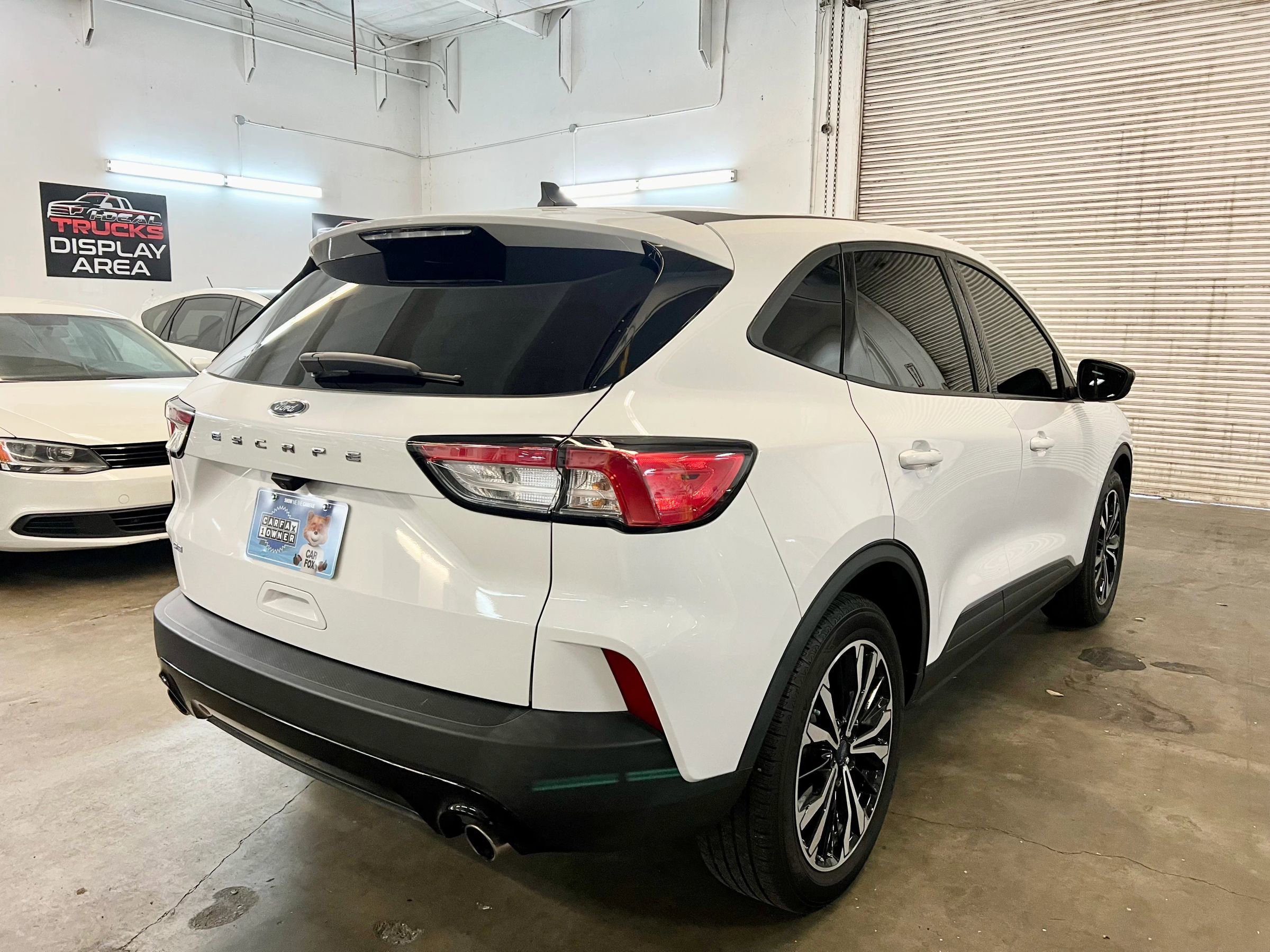 Used 2021 Ford Escape SE w/ SE Sport Appearance Package image 5