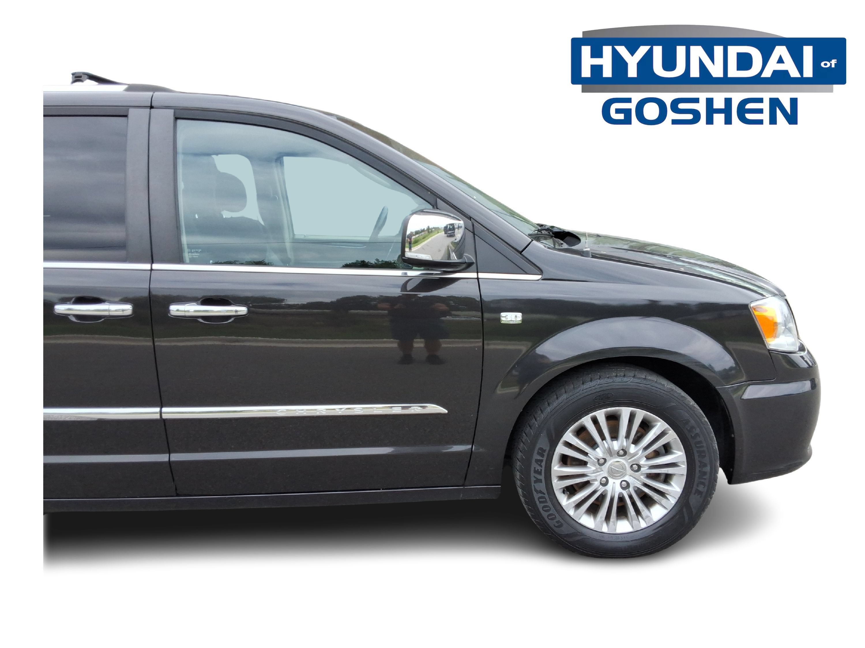 Used 2014 Chrysler Town & Country Touring-L FWD image 10