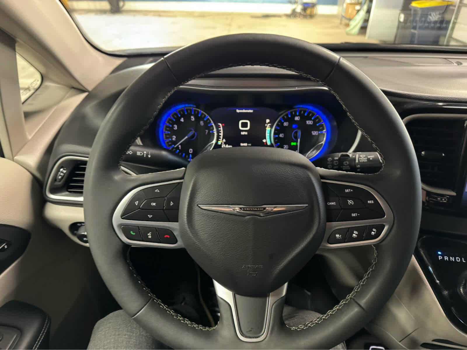 Used 2024 Chrysler Pacifica Touring-L image 18