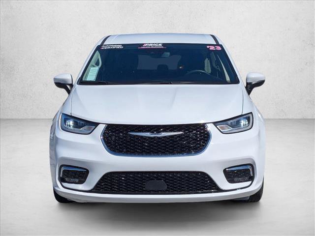 Used 2023 Chrysler Pacifica Touring-L image 2