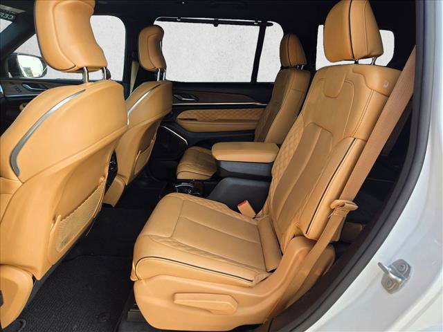 Used 2024 Jeep Grand Cherokee L Summit w/ Luxury Tech Group V AWD/4WD image 20