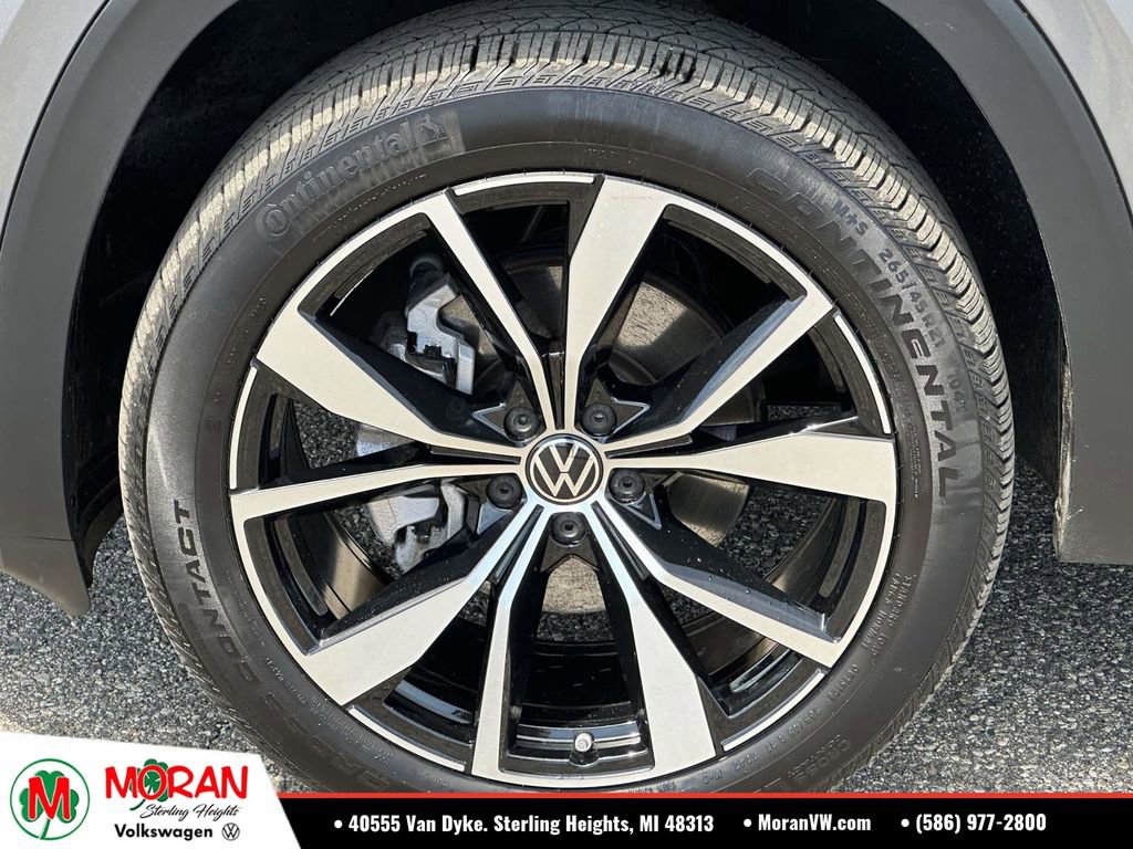 Used 2025 Volkswagen Atlas Cross Sport SEL Premium R-Line AWD/4WD image 9