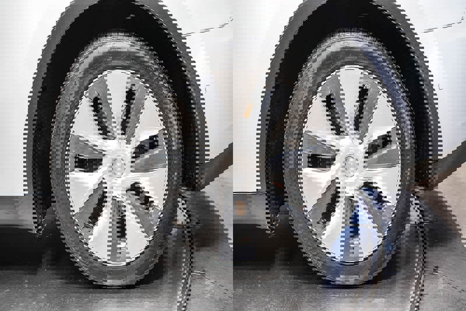 Used 2020 Tesla Model Y Long Range image 8