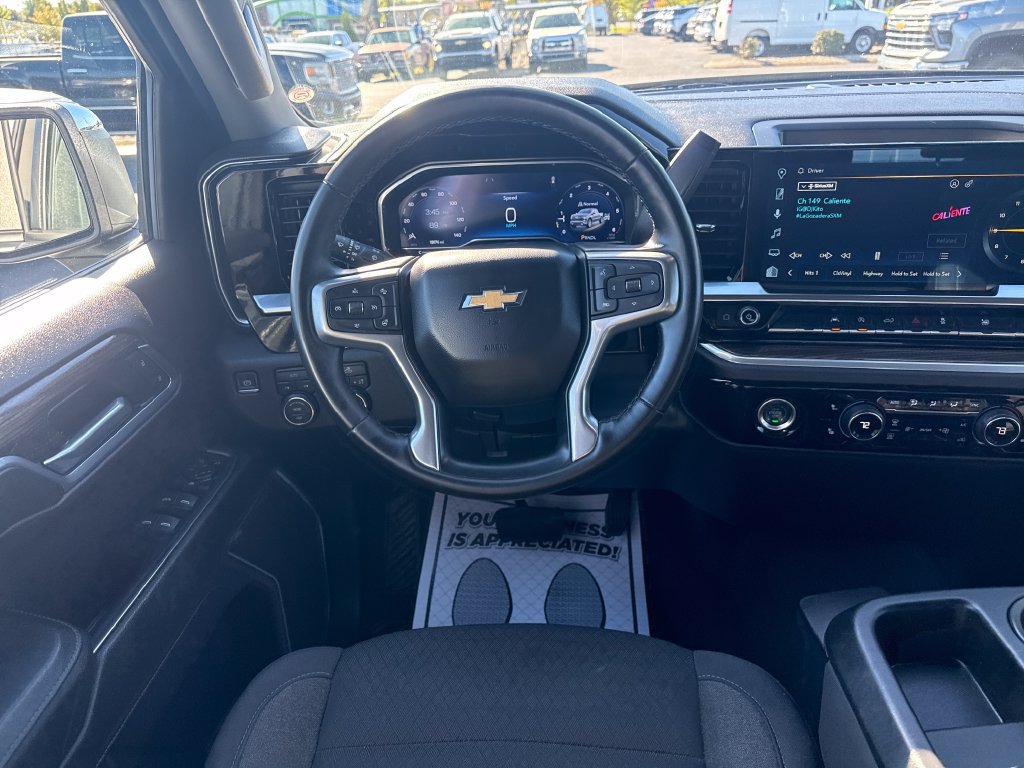 Used 2024 Chevrolet Silverado 1500 LT AWD/4WD image 25