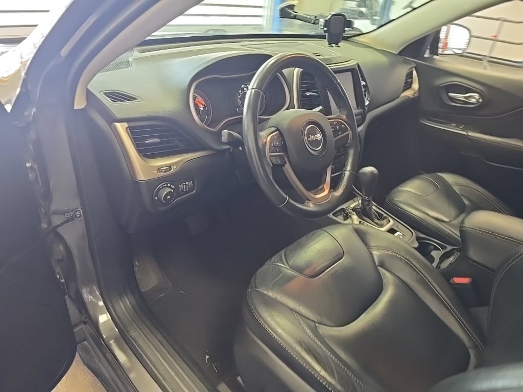 Used 2016 Jeep Cherokee Limited FWD image 5