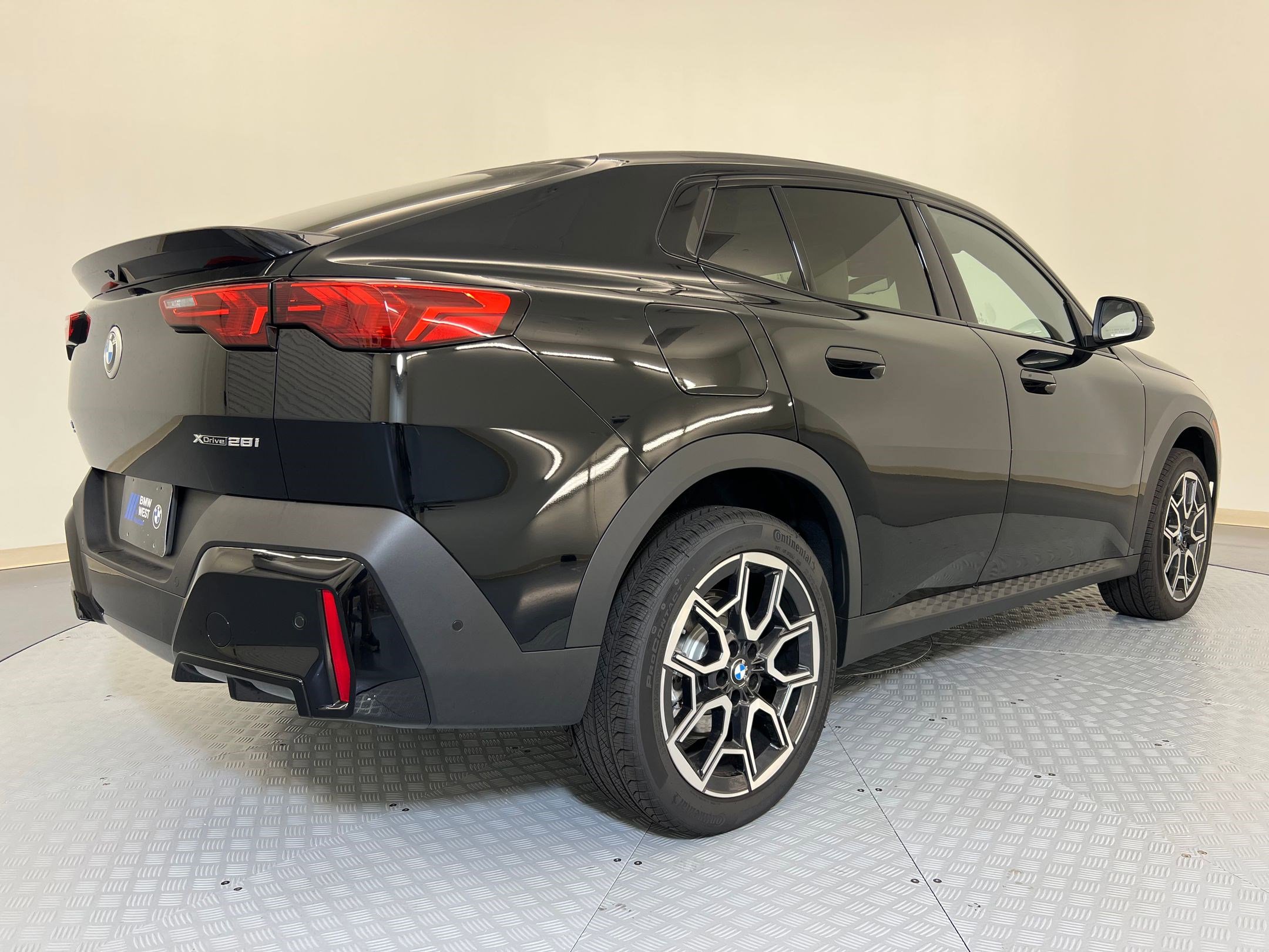 Used 2025 BMW X2 xDrive28i w/ Convenience Package image 9