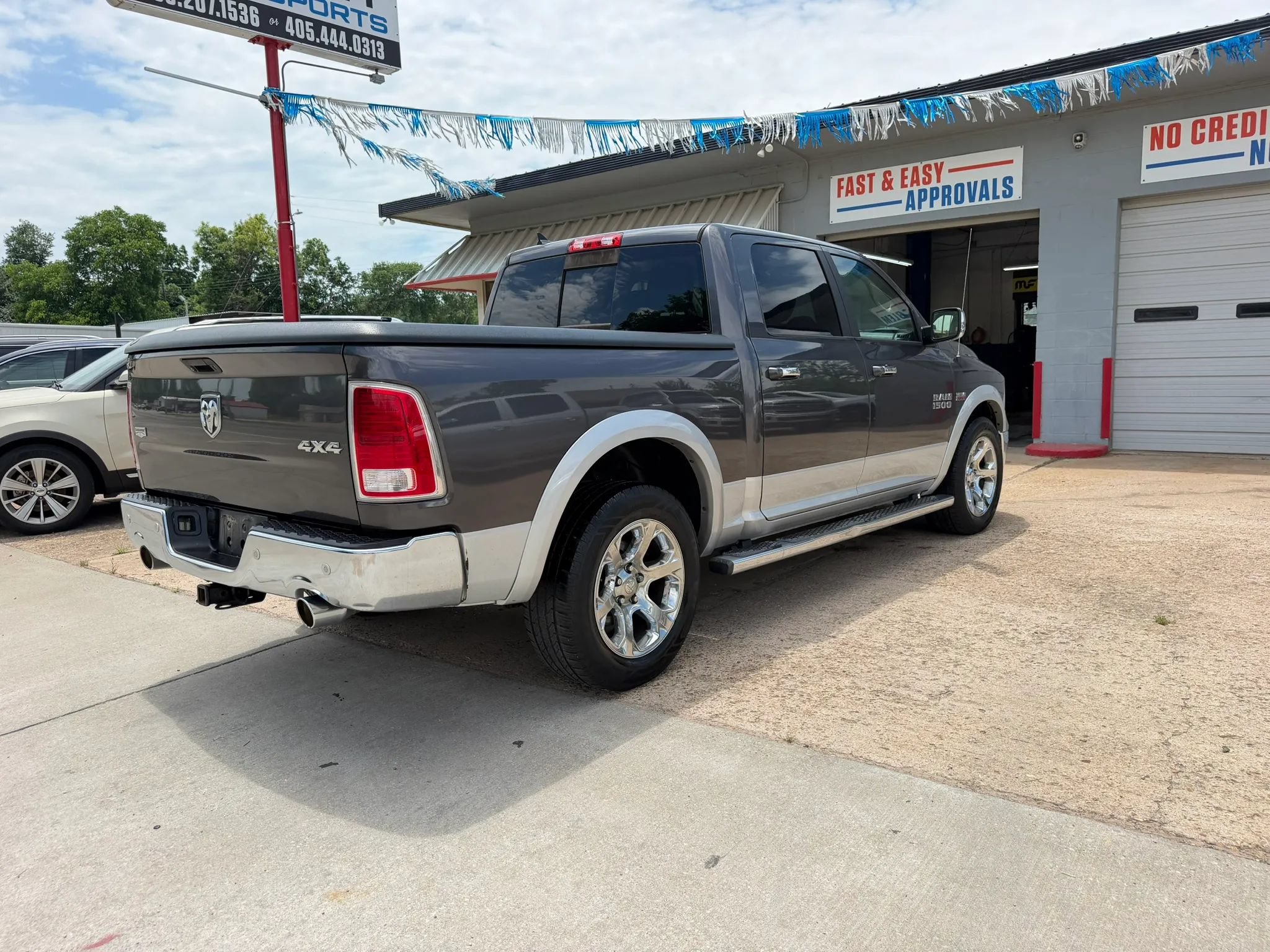 Used 2014 RAM 1500 Laramie w/ Convenience Group AWD/4WD image 6