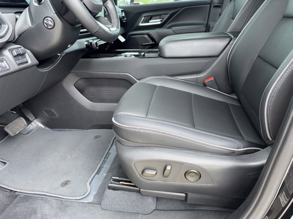 Used 2025 Chevrolet Silverado EV LT AWD/4WD image 25