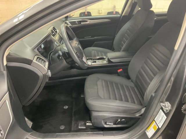 Used 2018 Ford Fusion SE w/ Fusion SE Technology Package image 8
